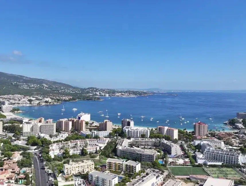 Modern Mediterranean living close to the beach-2