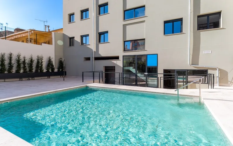 Moderne nybyggeri: 11 lejligheder med fælles pool uden for den gamle bydel