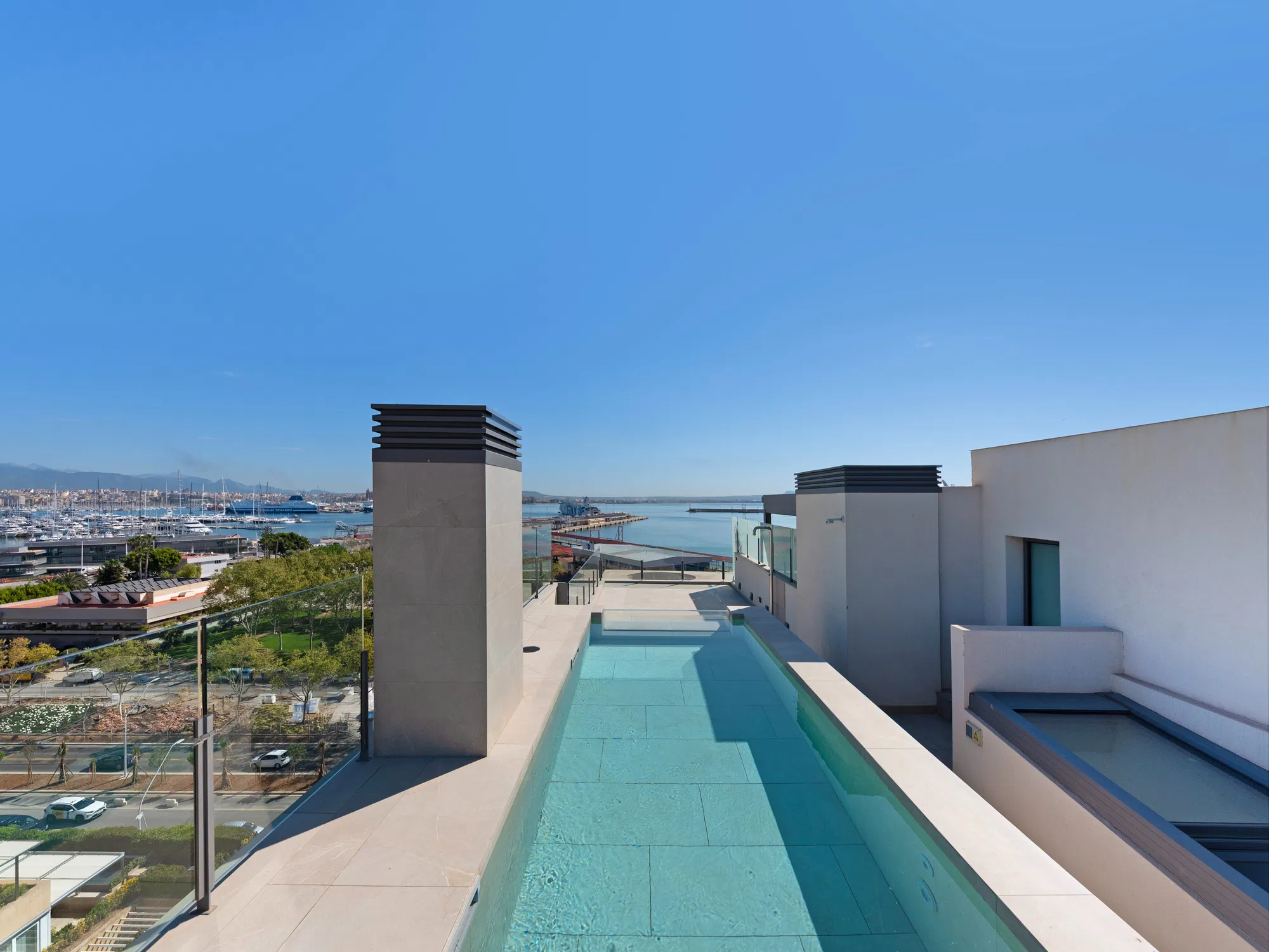 APPARTEMENTS NEUFS DE HAUTE QUALITÉ EN PREMIÈRE LIGNE AVEC VUE SUR LA MER-15