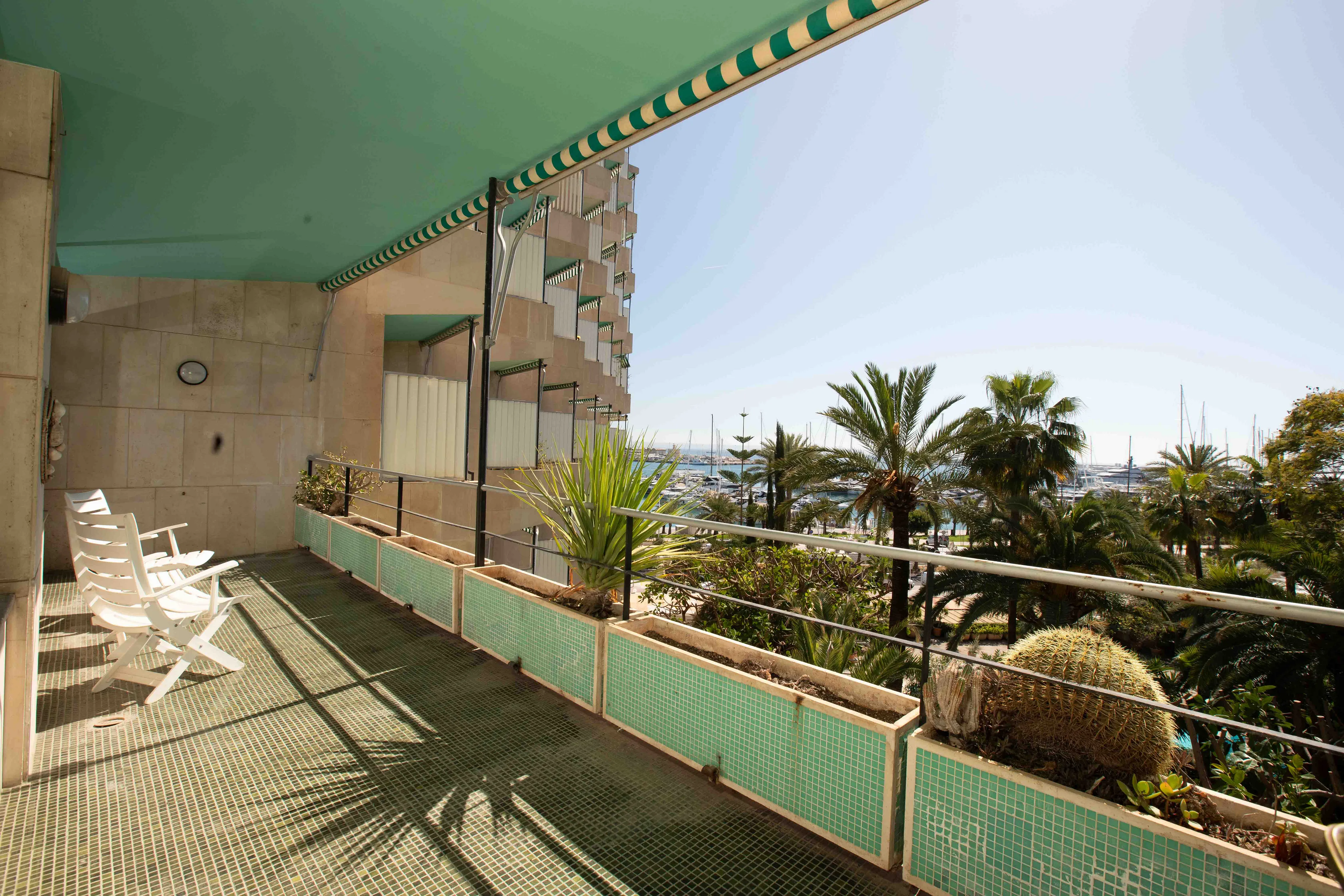 Licht appartement met terrassen en garage in een emblematisch gebouw-6