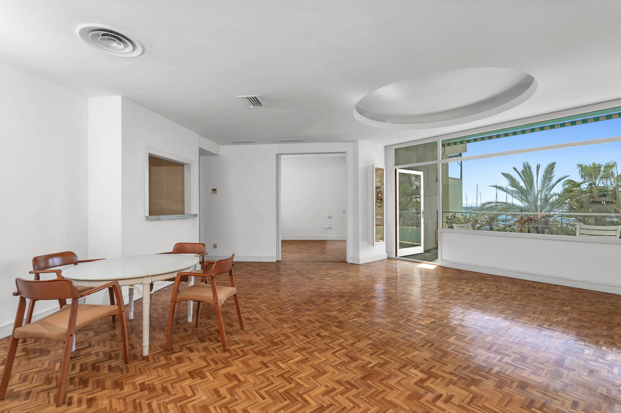 Bright apartment with terraces and garage in an iconic building-4
