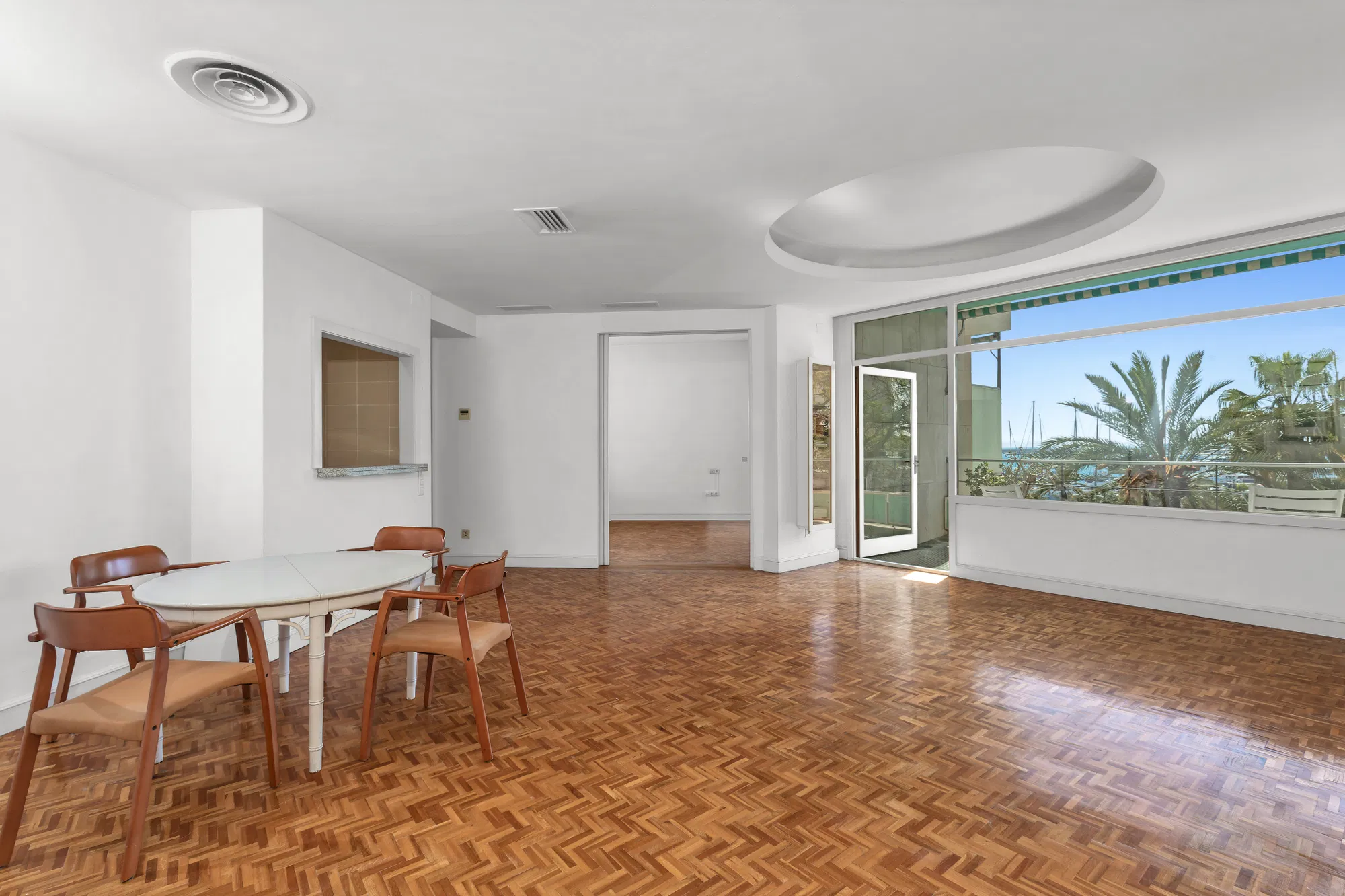 Bright apartment with terraces and garage in an iconic building-4