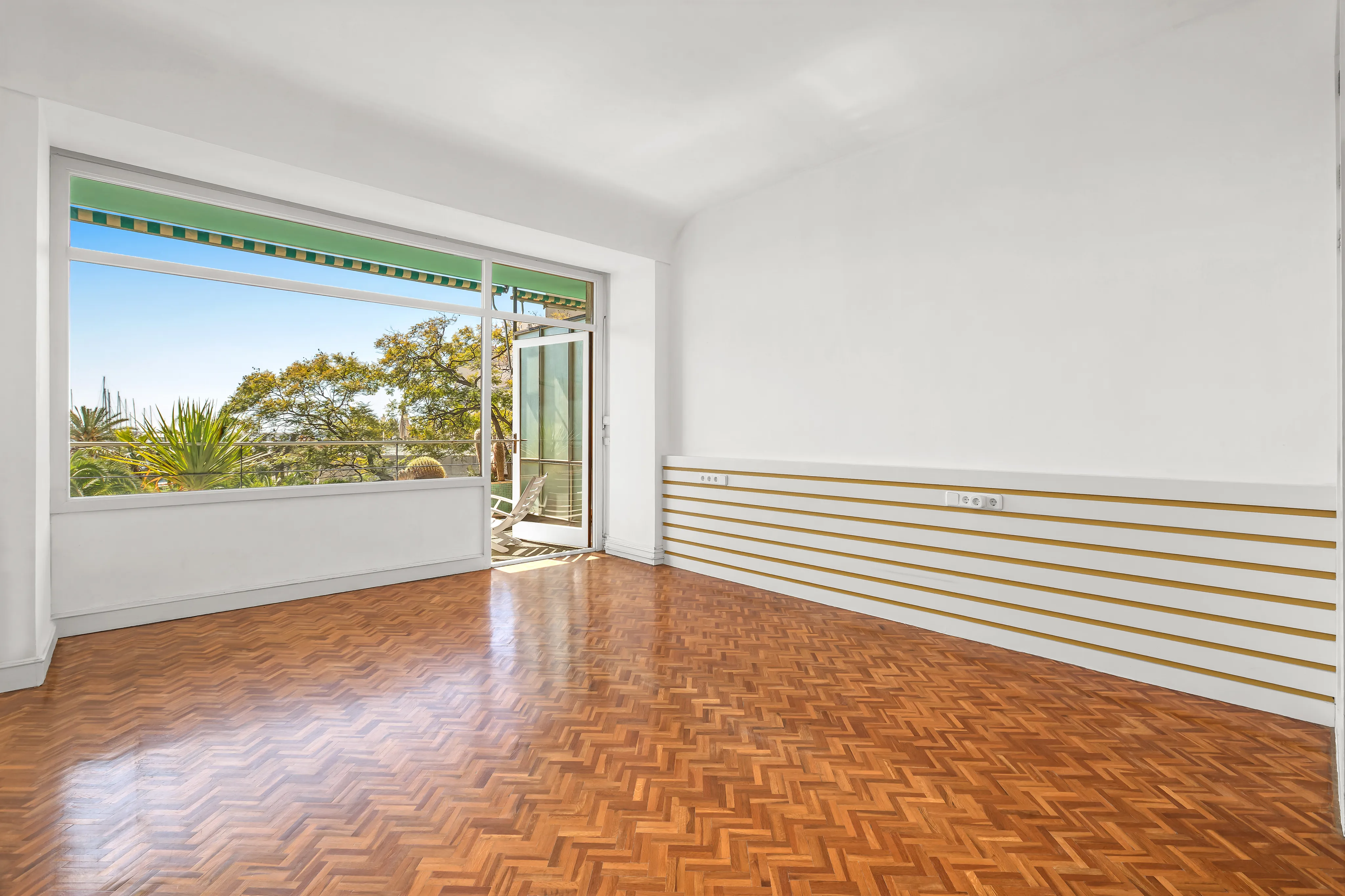 Licht appartement met terrassen en garage in een emblematisch gebouw-2