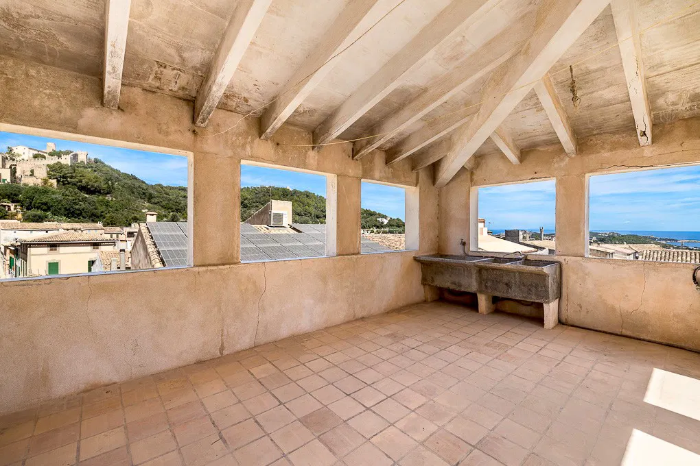 Palazzo di città con giardino e vista mare-12