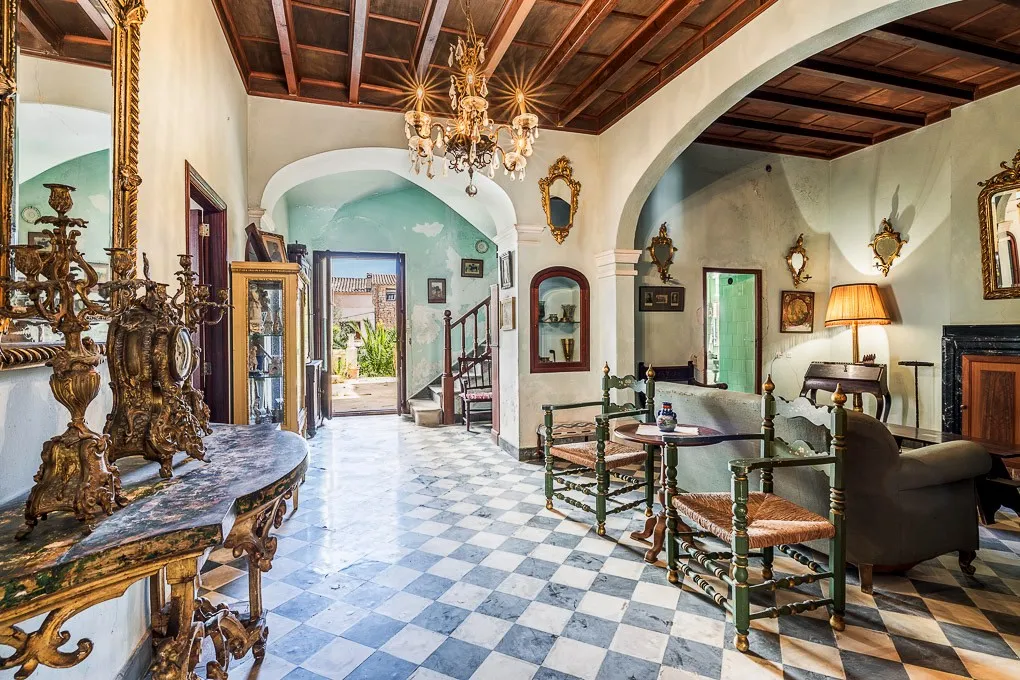 Casa señorial con jardín y vistas al mar-8