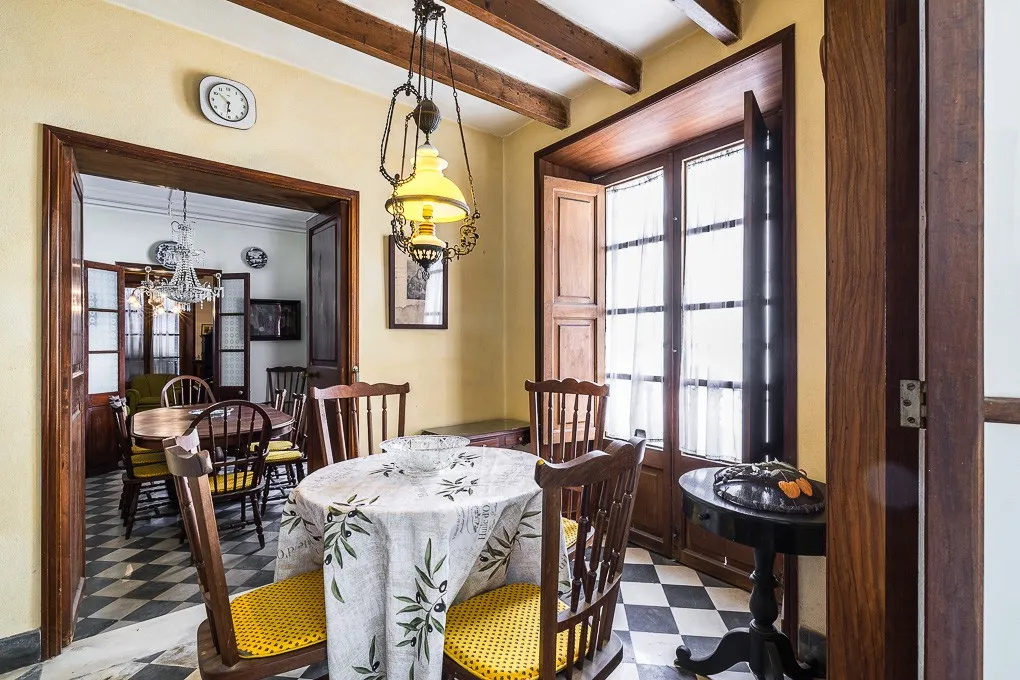 Casa señorial con jardín y vistas al mar-7