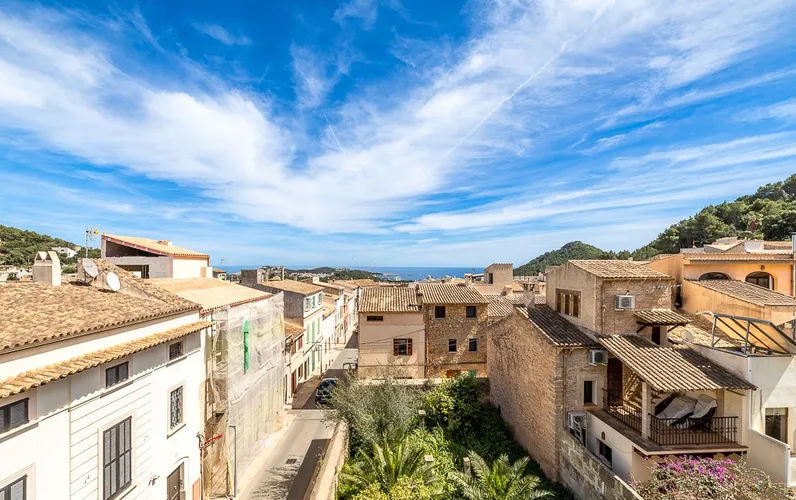 Town palace with garden and sea views