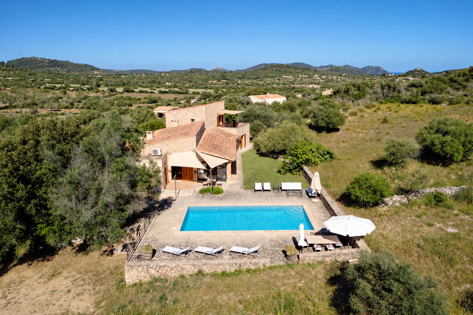 Finca i natursten med pool og panoramaudsigt mellem Artà og Son Servera
