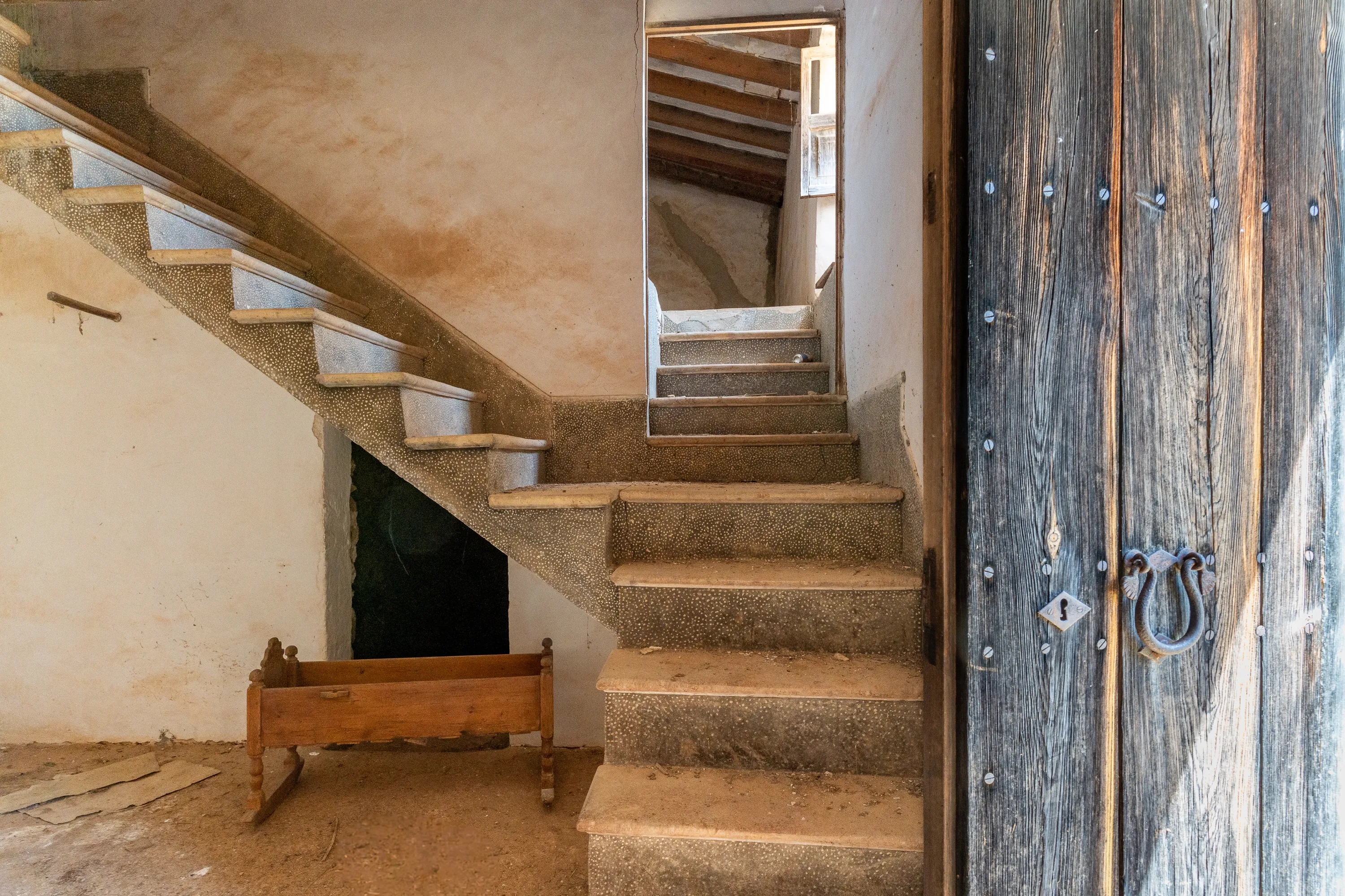 Terreny amb ruïna de pedra i projecte de restauració-4