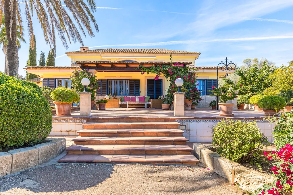 Finca z pięknym ogrodem i panoramicznym widokiem w pobliżu Manacor-1