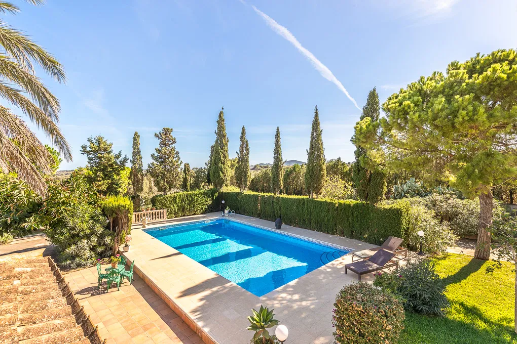 Finca med middelhavshave og udsigt-2