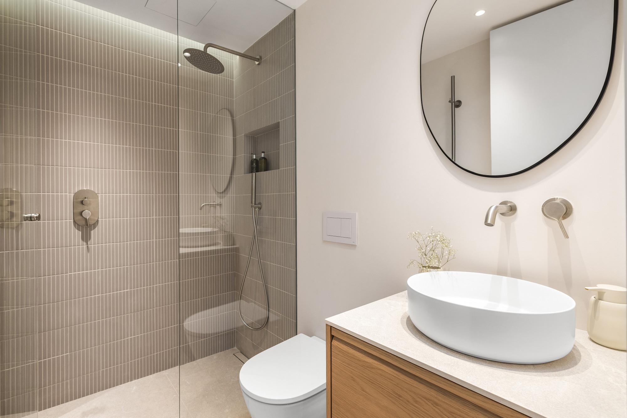 Fully renovated terraced house in a sought-after location-6