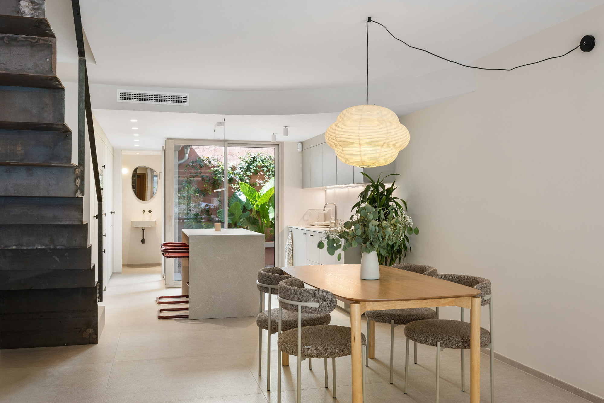 Fully renovated terraced house in a sought-after location-20