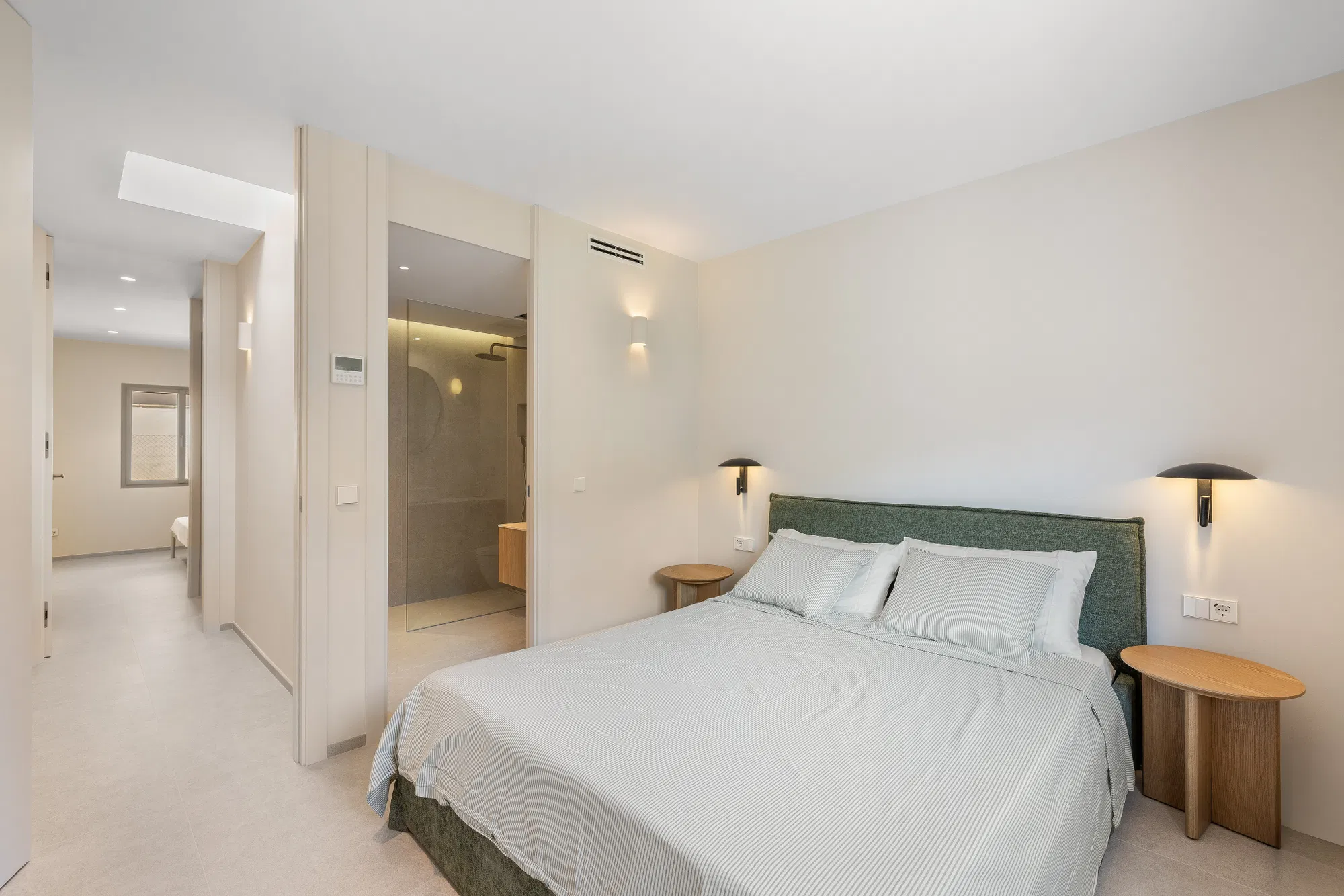 Fully renovated terraced house in a sought-after location-8