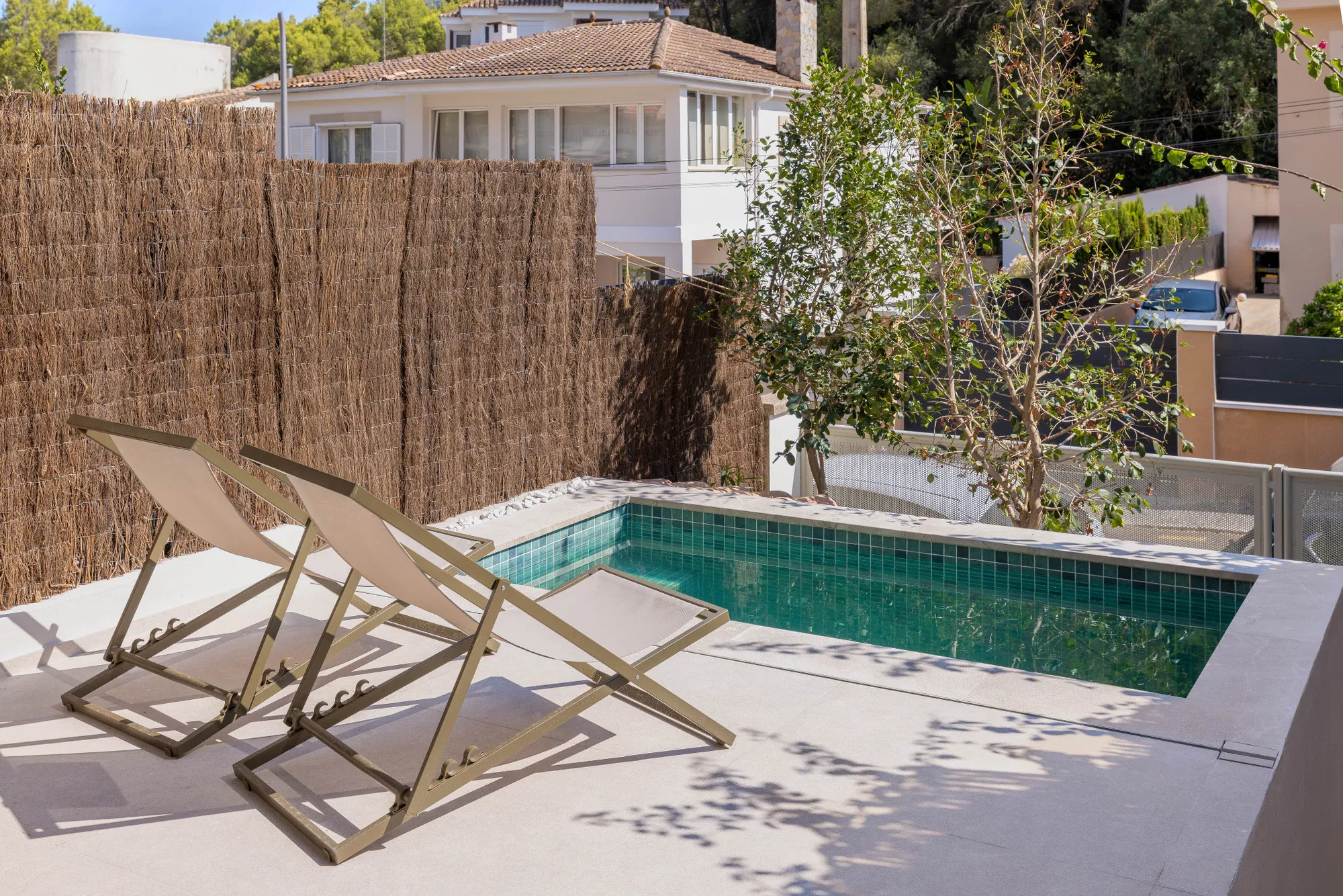 Fully renovated terraced house in a sought-after location-16