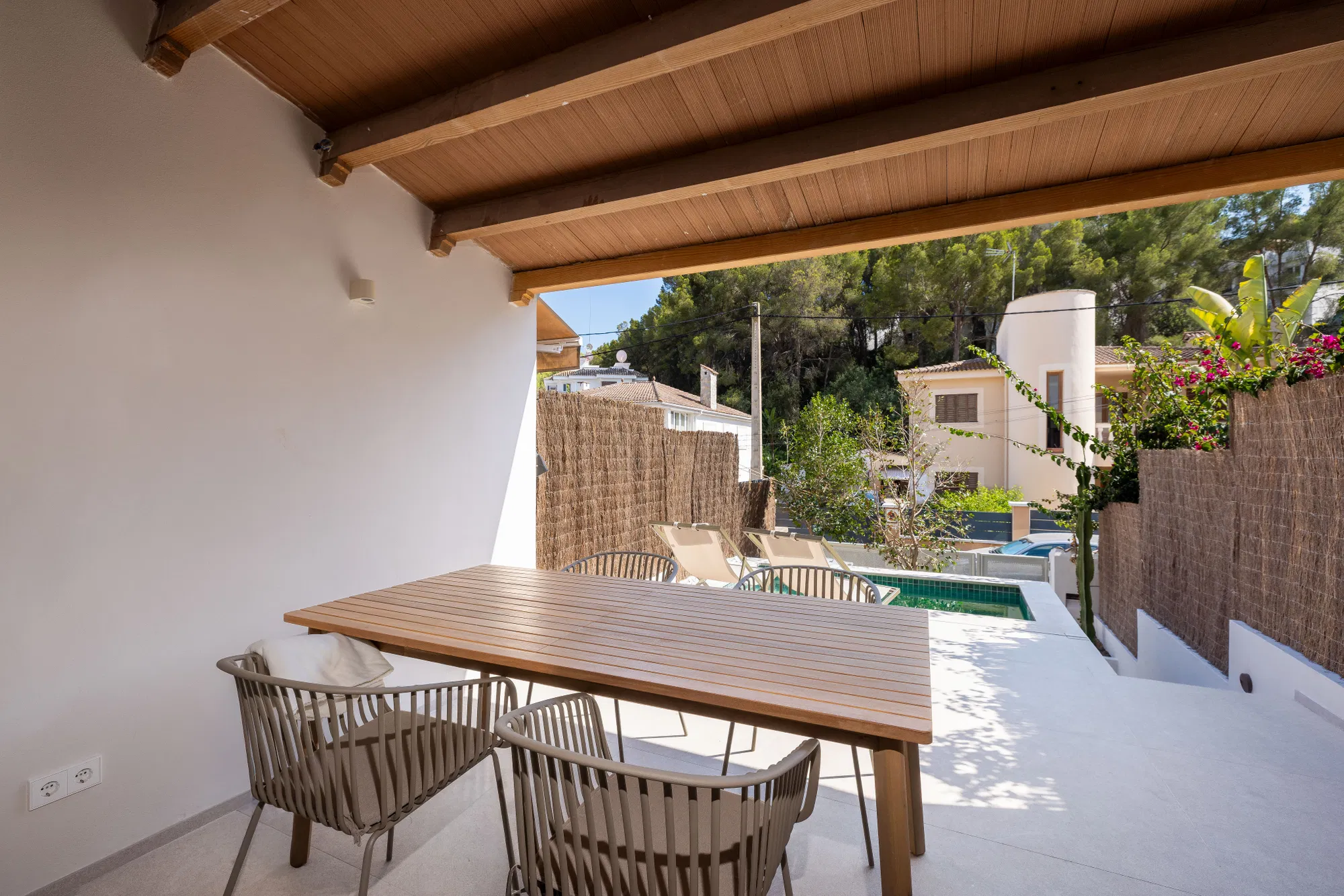 Fully renovated terraced house in a sought-after location-15