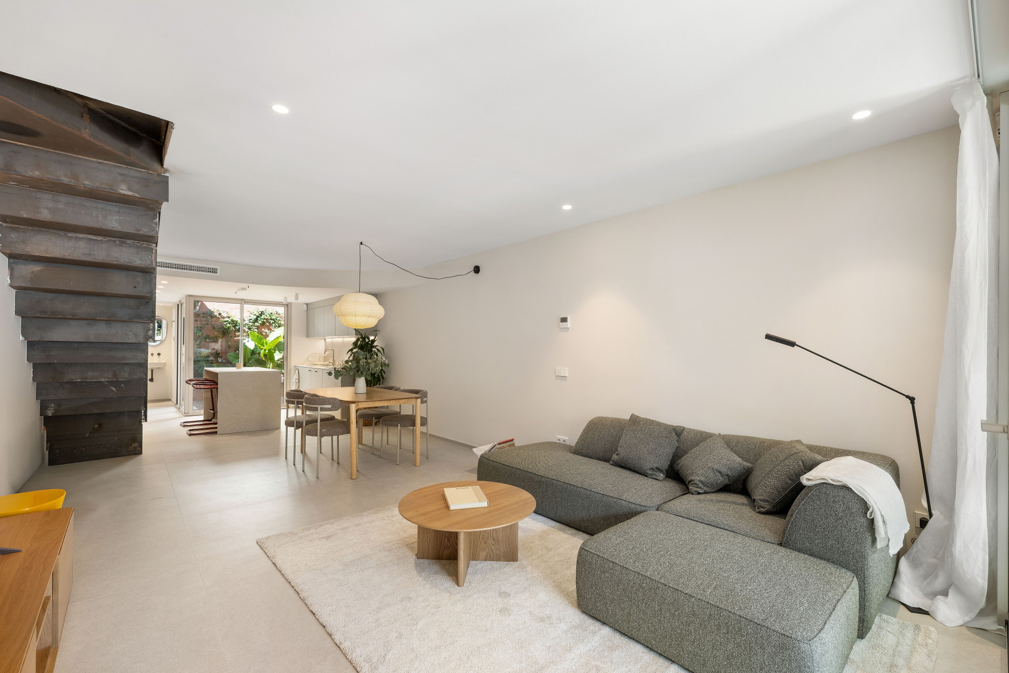 Fully renovated terraced house in a sought-after location-14