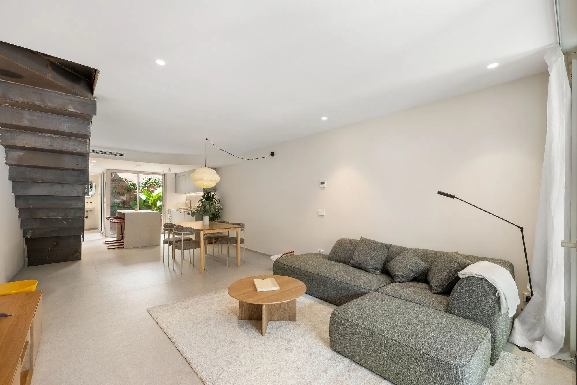 Fully renovated terraced house in a sought-after location-14