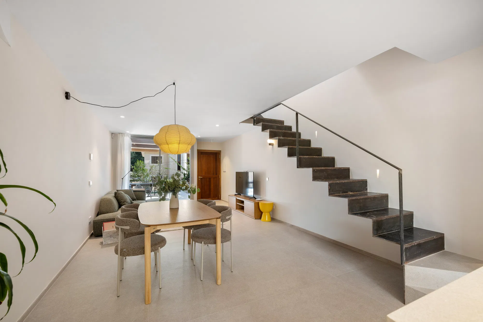 Fully renovated terraced house in a sought-after location-12