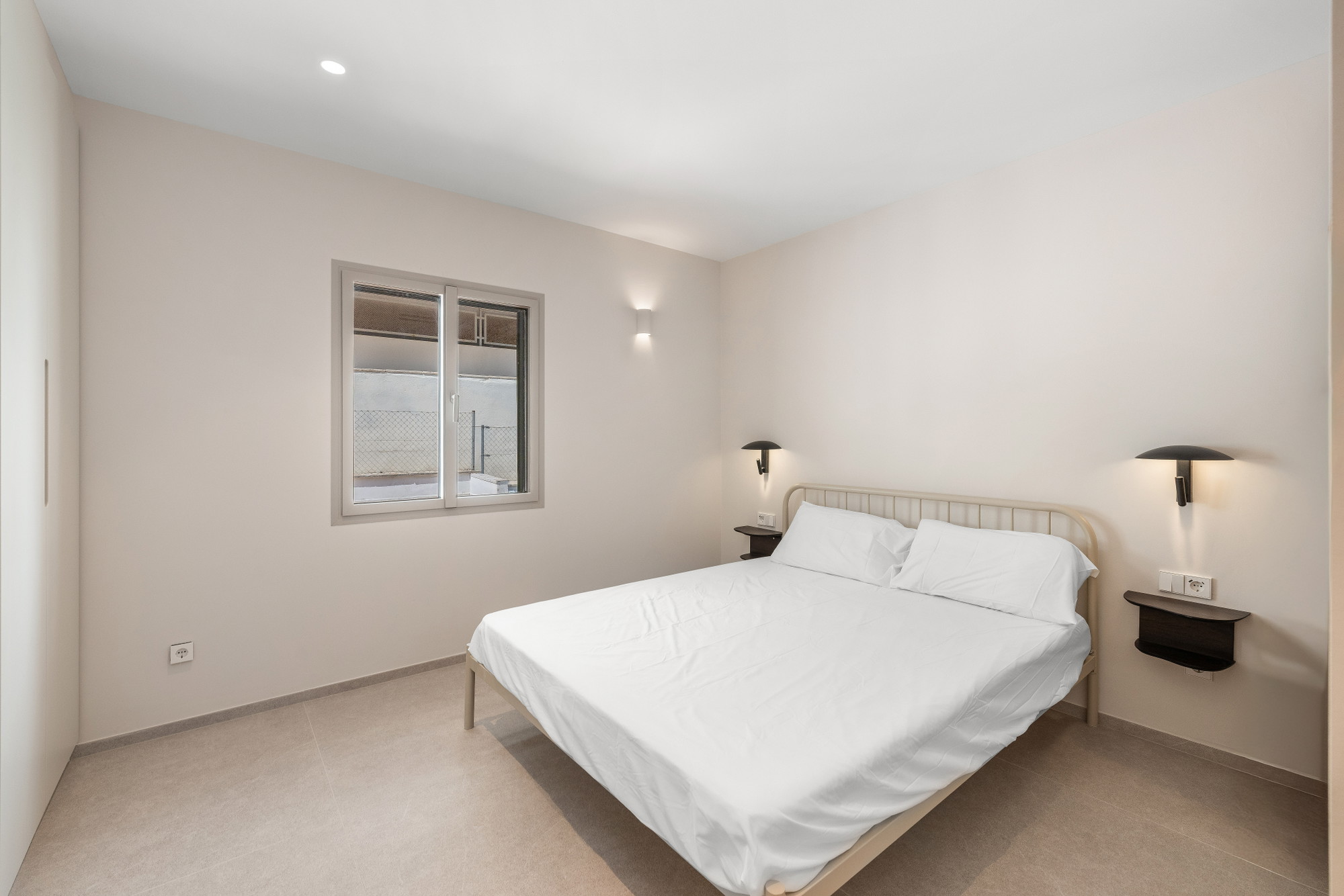 Fully renovated terraced house in a sought-after location-5