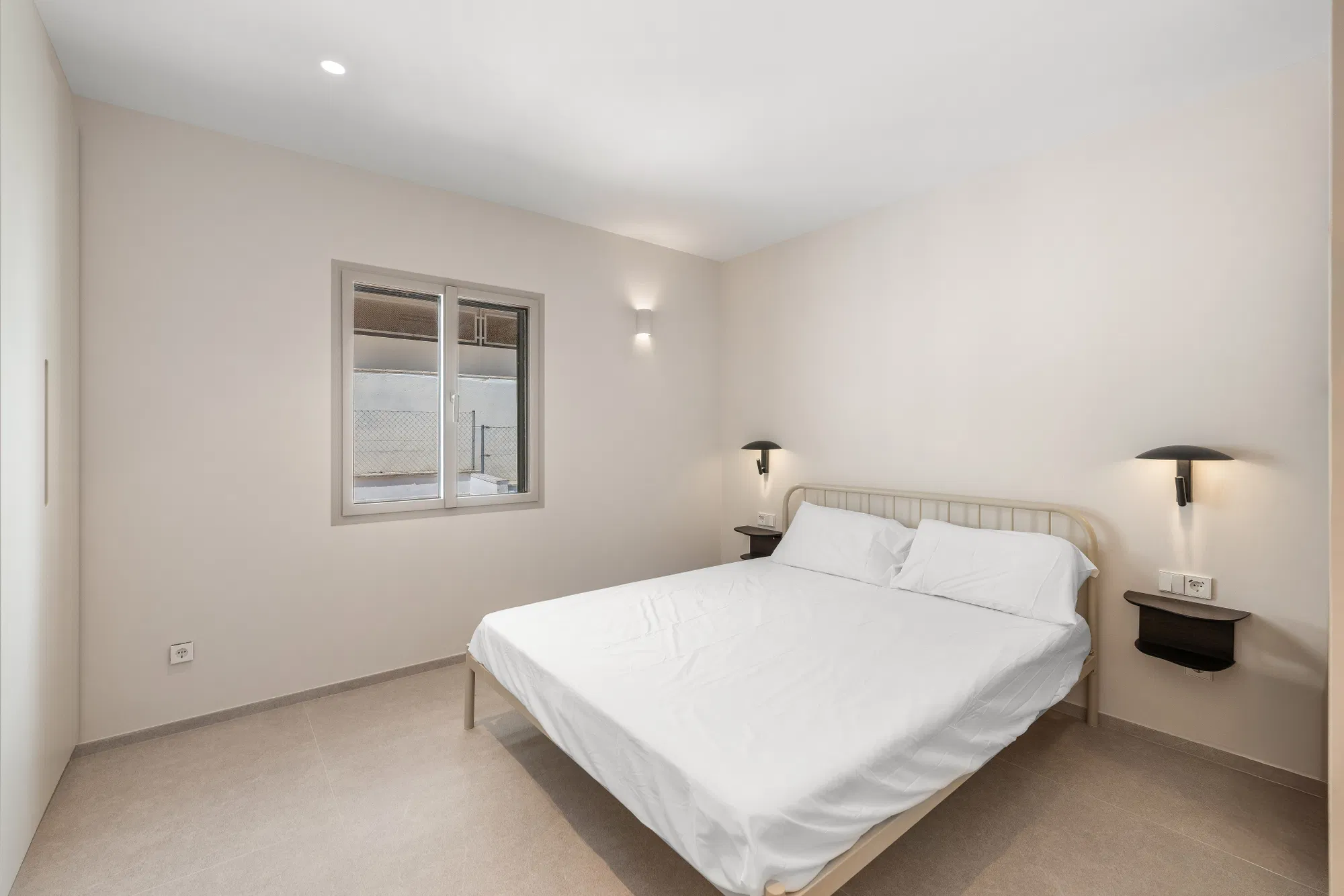 Fully renovated terraced house in a sought-after location-5