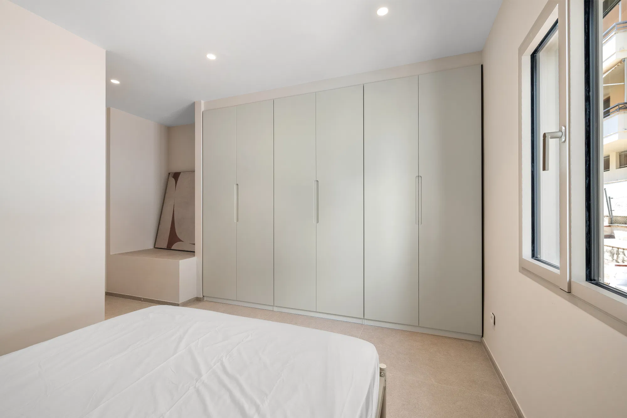 Fully renovated terraced house in a sought-after location-7