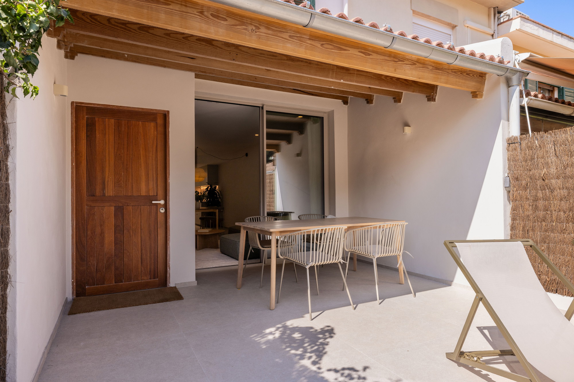 Fully renovated terraced house in a sought-after location-19