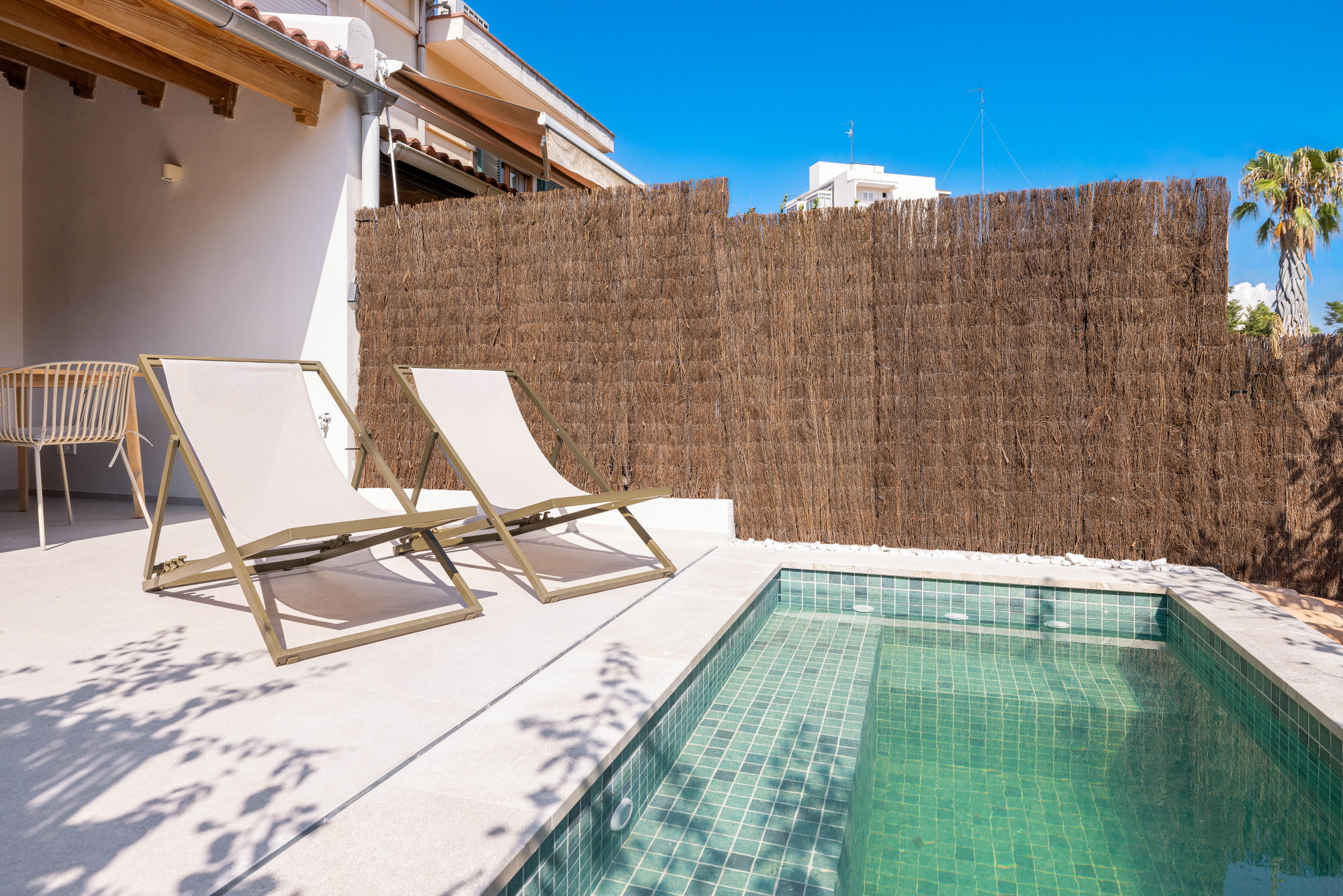 Fully renovated terraced house in a sought-after location-18
