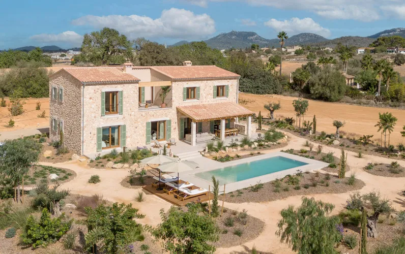 Finca da sogno mediterranea in qualità di nuova costruzione con molta privacy