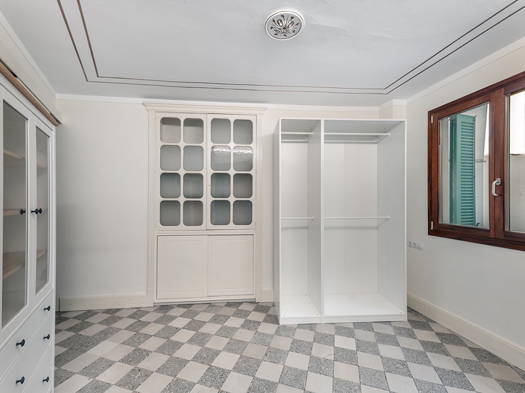 Characterful apartment on Paseo del Borne-13