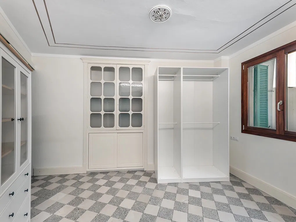 Characterful apartment on Paseo del Borne-13