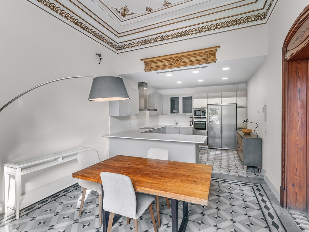 Characterful apartment on Paseo del Borne-5