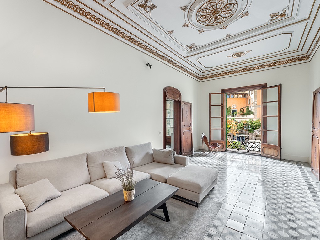 Characterful apartment on Paseo del Borne