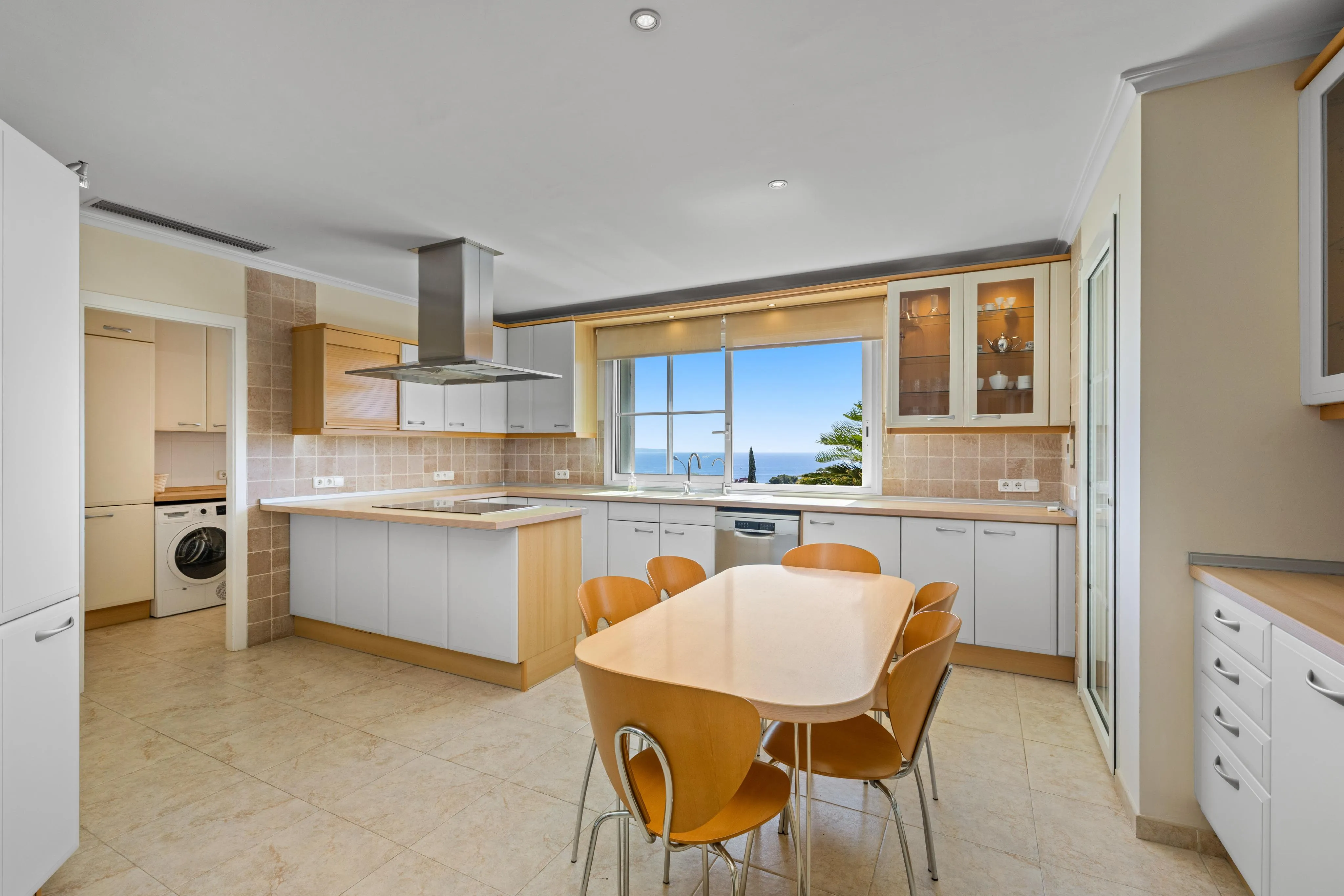 Elegant familievilla med havudsigt i Cas Català-8