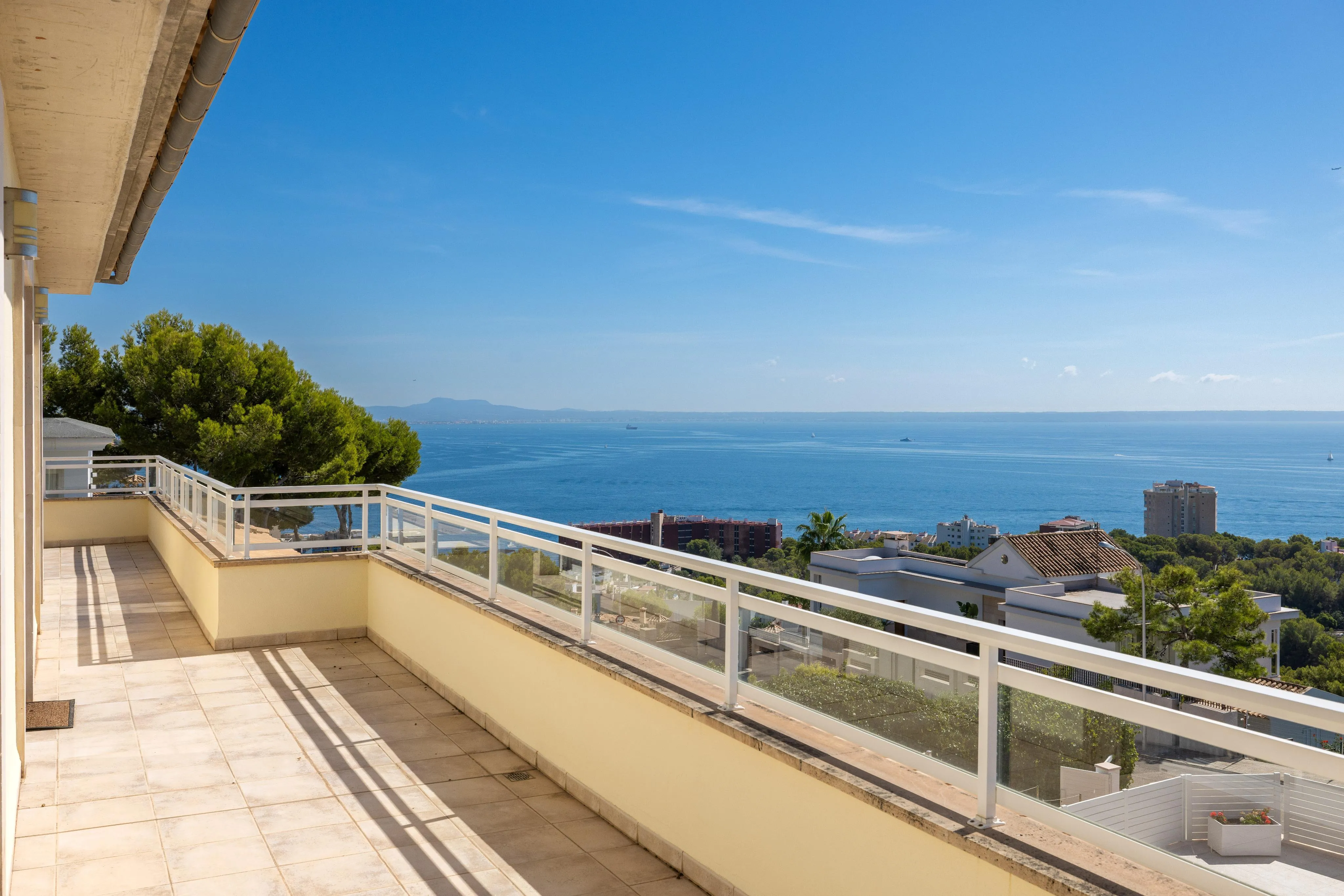 Elegant familievilla med havudsigt i Cas Català-19