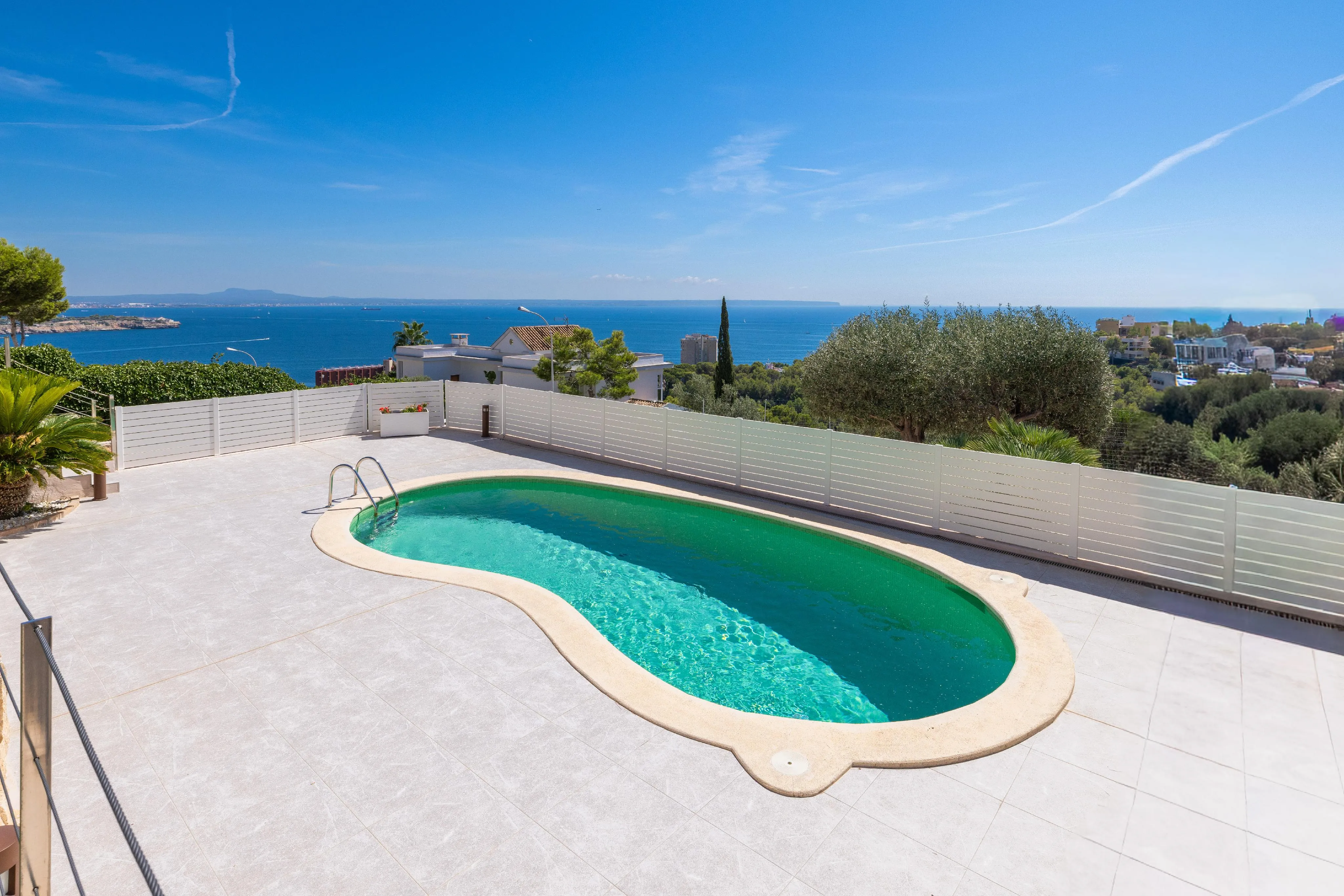 Elegant familievilla med havudsigt i Cas Català-22