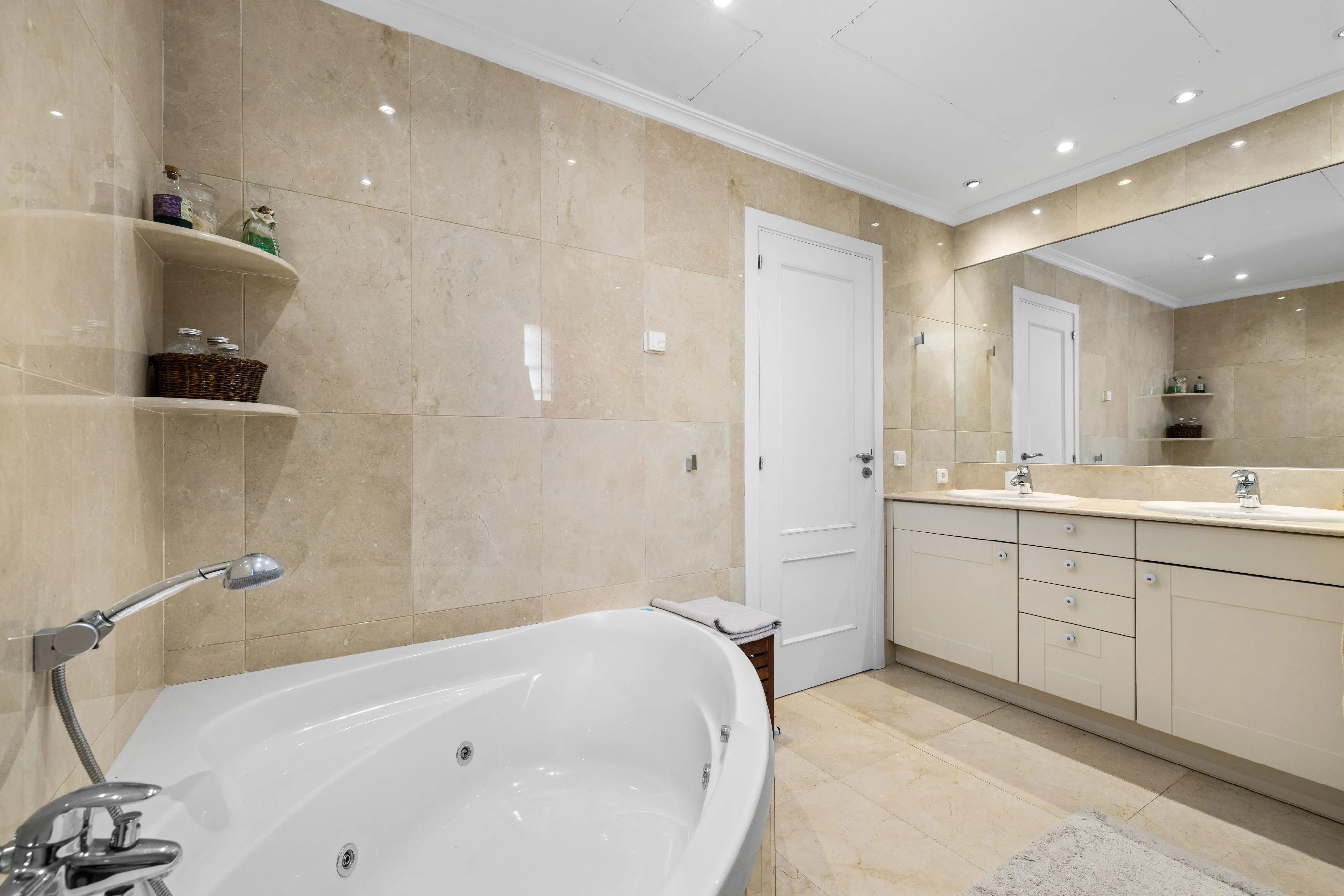 Elegant familievilla med havudsigt i Cas Català-11