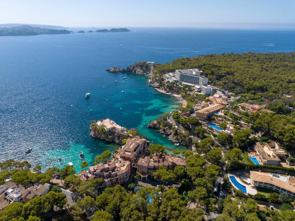 Bonavida: TOP villa di nuova costruzione con piscina circondata da una zona verde-12