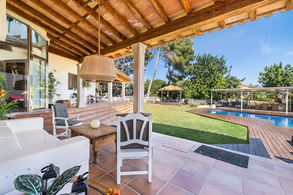 Villa di alta qualità con giardino e pineta-1