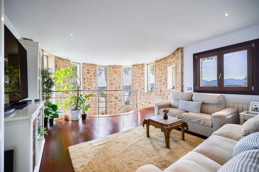 Villa di alta qualità con giardino e pineta-11