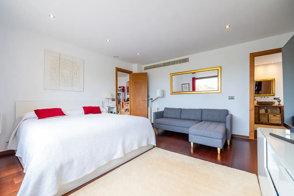 Villa di alta qualità con giardino e pineta-12