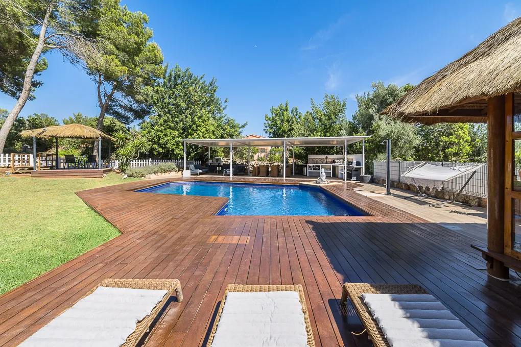 Villa di alta qualità con giardino e pineta-18