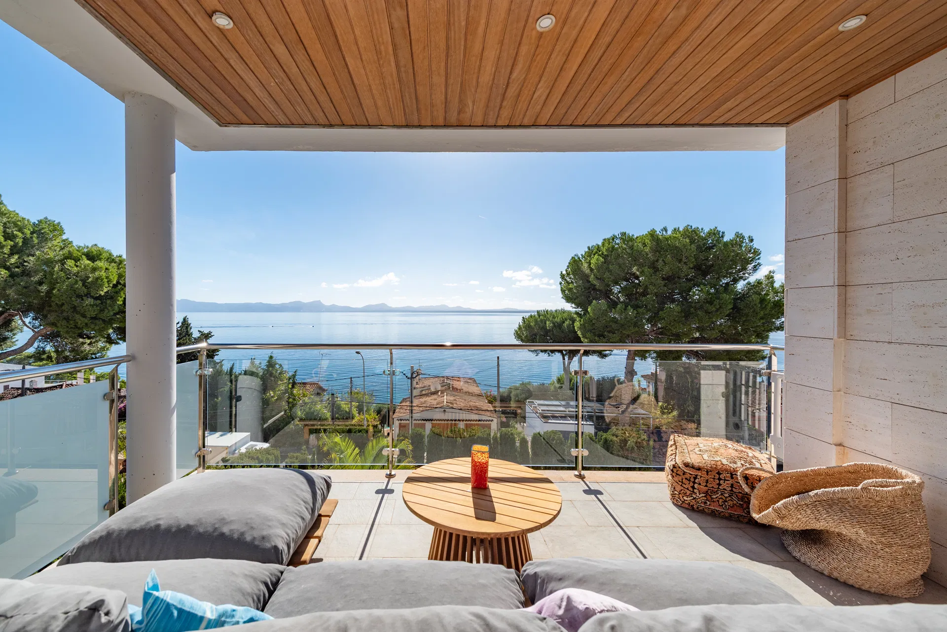 Vila moderna amb impressionants vistes al mar i llicència de lloguer turístic.-1