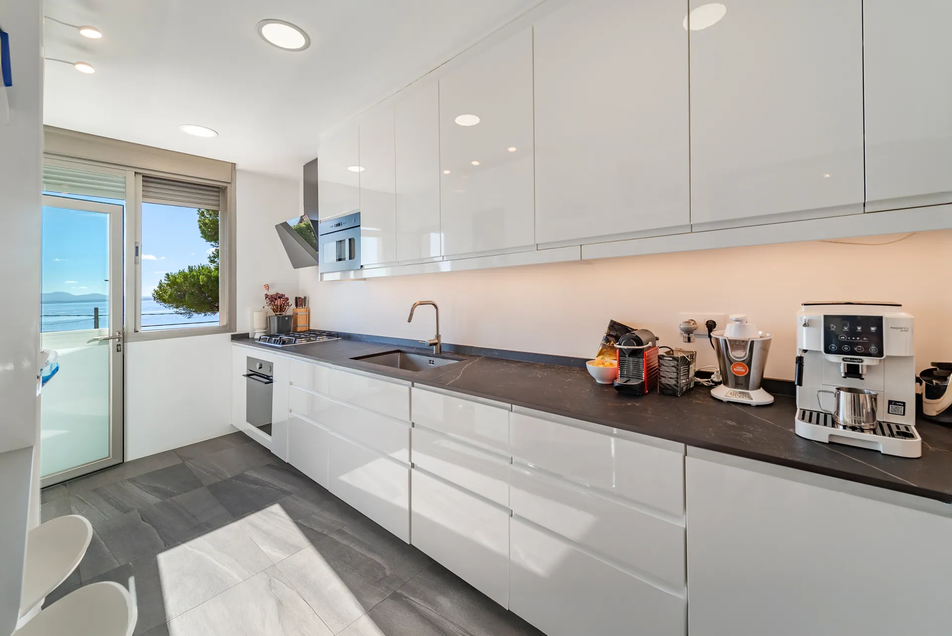 Moderne Villa mit atemberaubendem Meerblick und   Ferienvermietungslizenz – Ein Ort zum Träumen-9