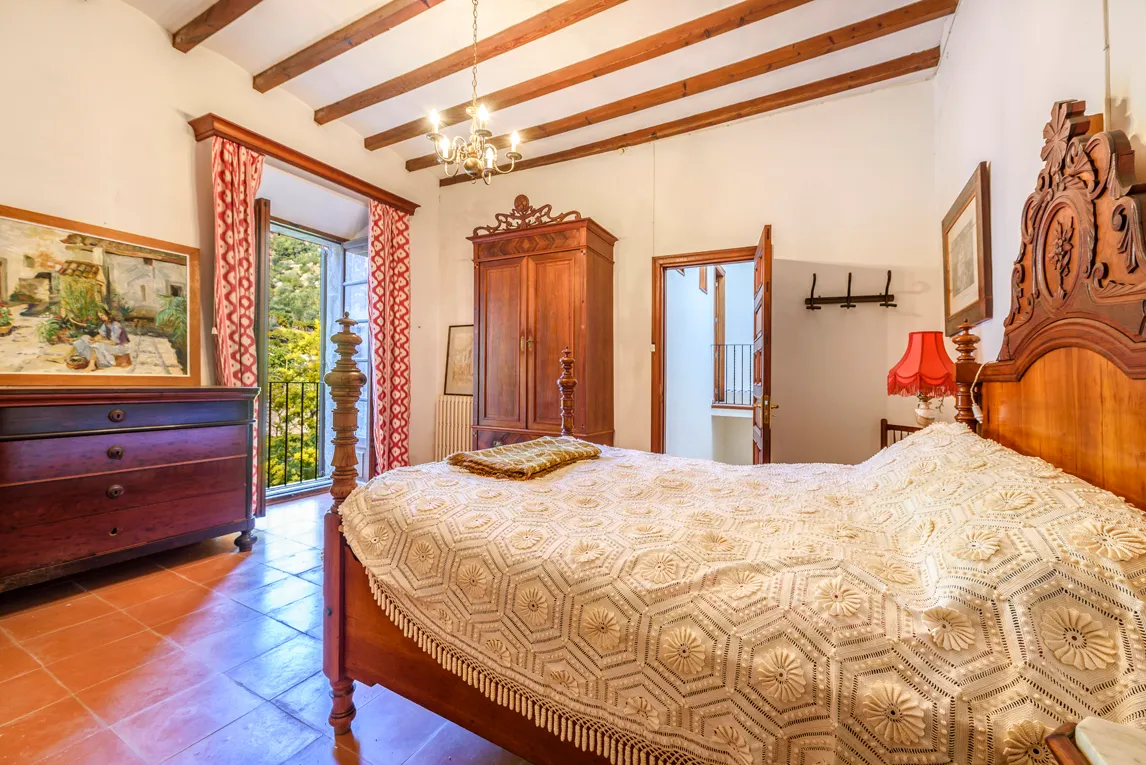 Stunning historic property in Fornalutx-12