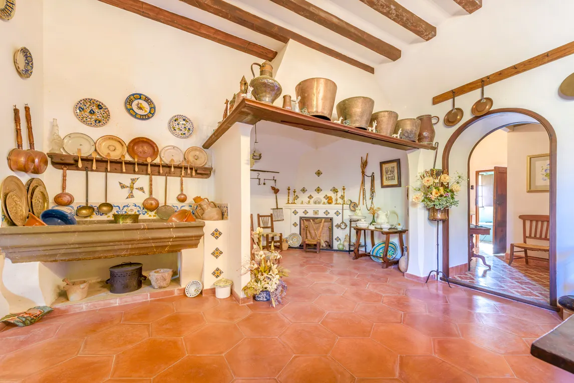 Stunning historic property in Fornalutx-4