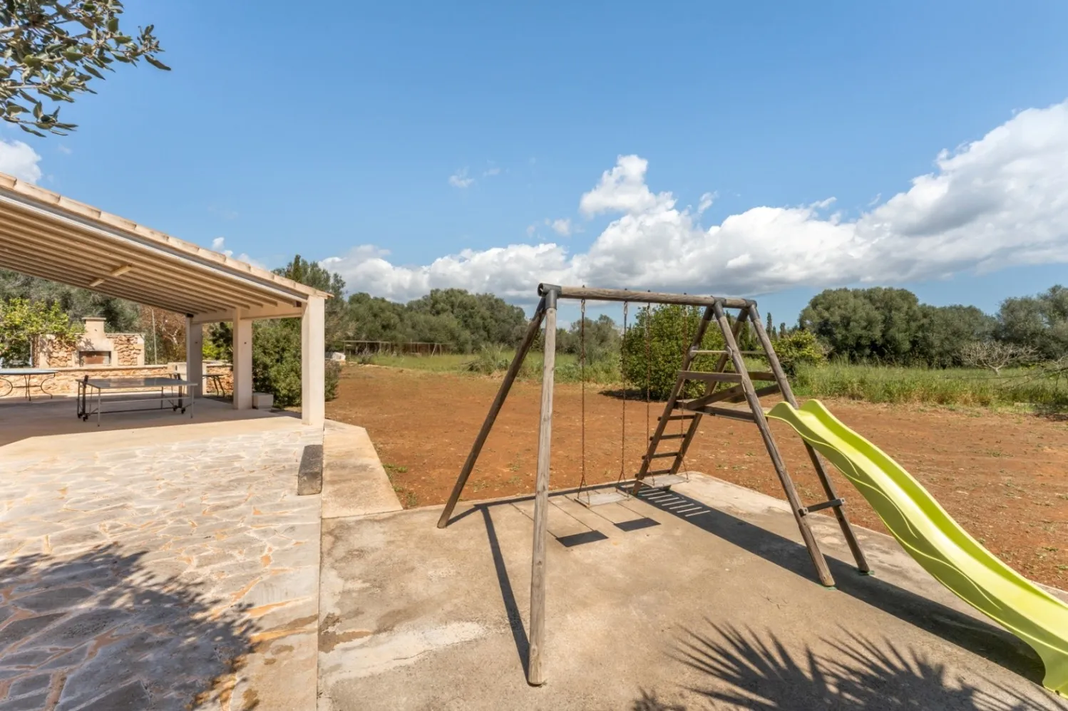 Finca idéalement située avec permis de location-18