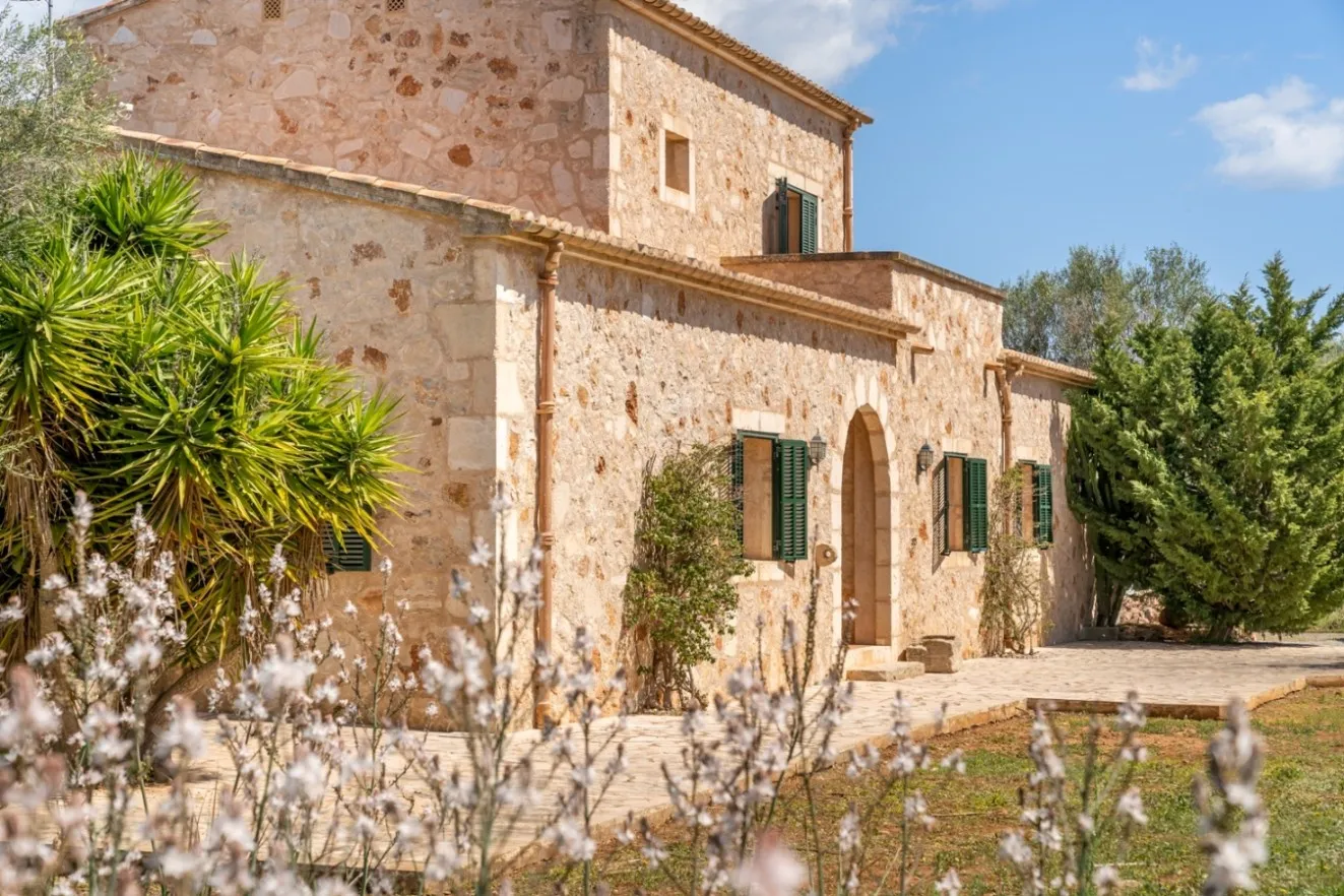 Finca idéalement située avec permis de location-2