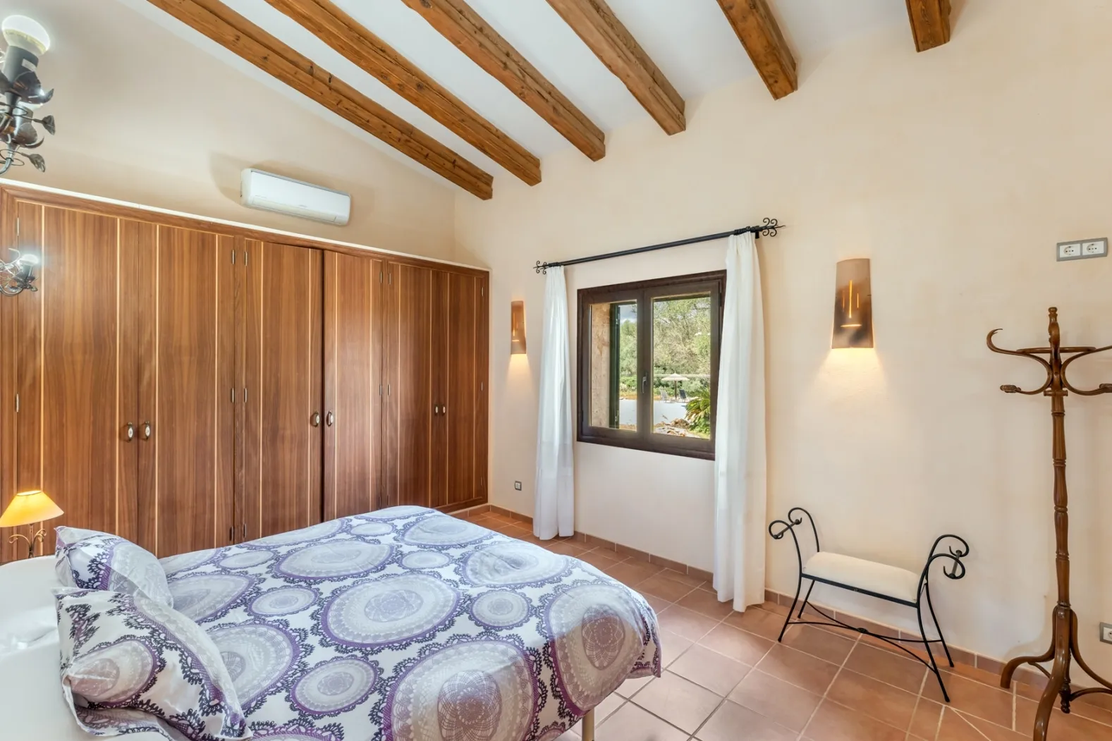 Finca idéalement située avec permis de location-9