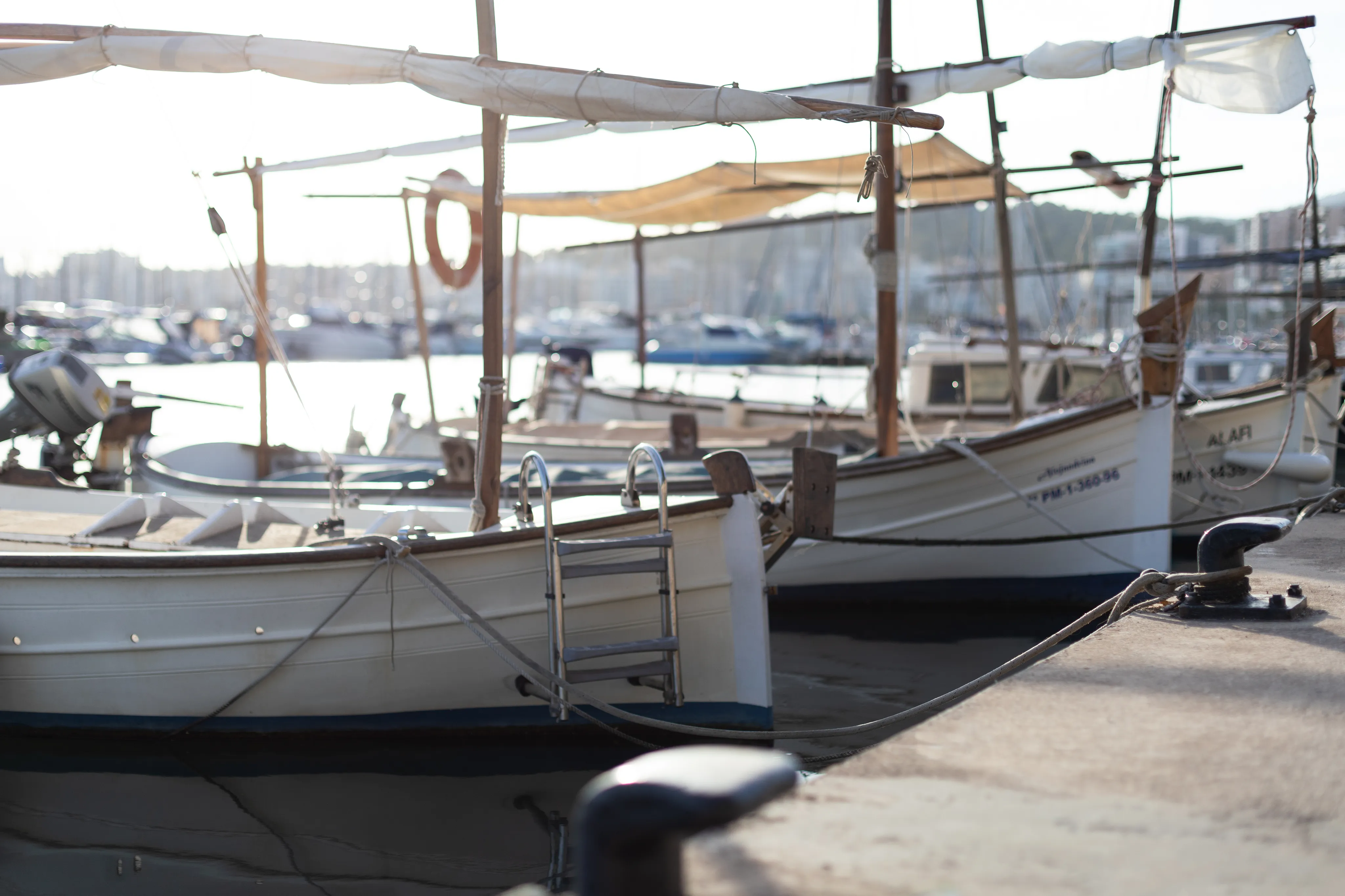 Elegancia contemporánea en primera línea del Paseo Marítimo con vistas abiertas al puerto-15